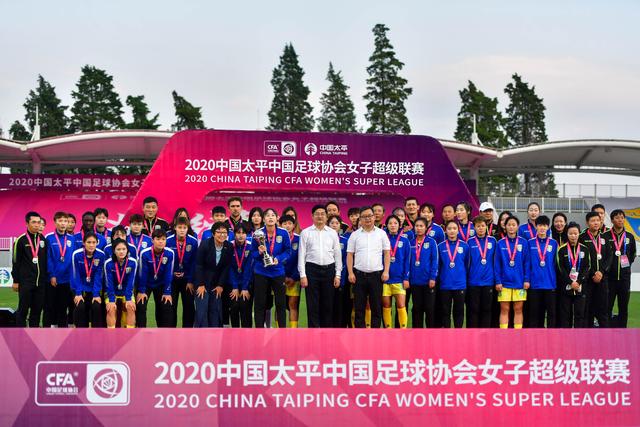 自驾游途中刹车失灵，一家四口惊险4分16秒
